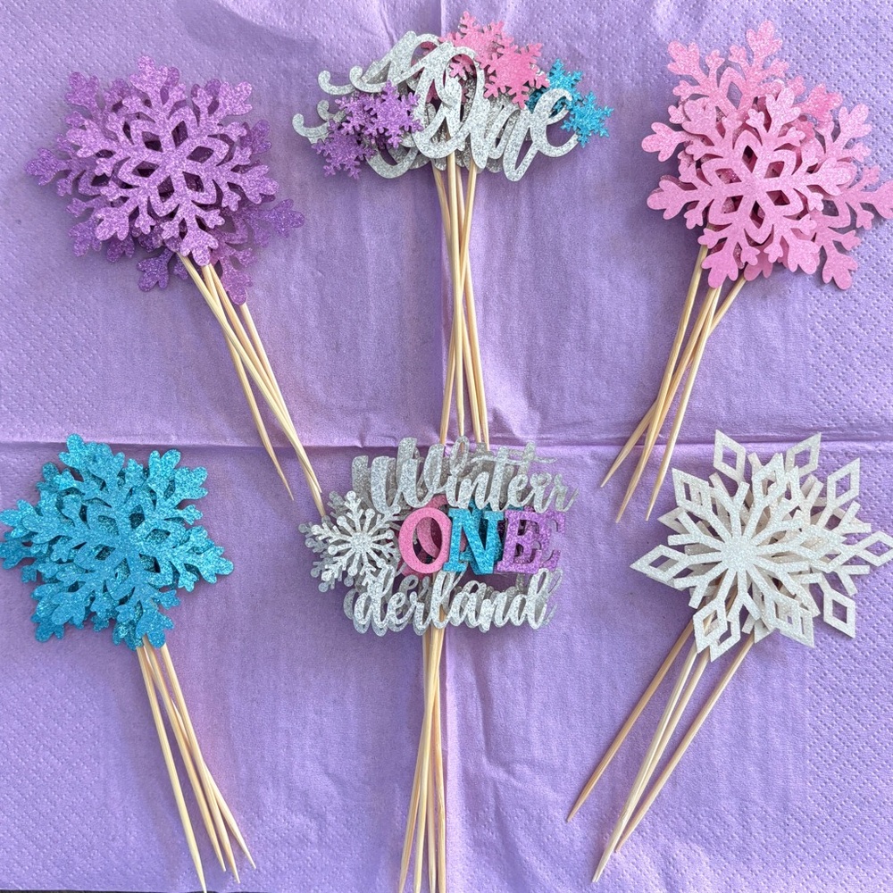 24 Winter Wonderland Snowflake Cake/Cupcake Toppers